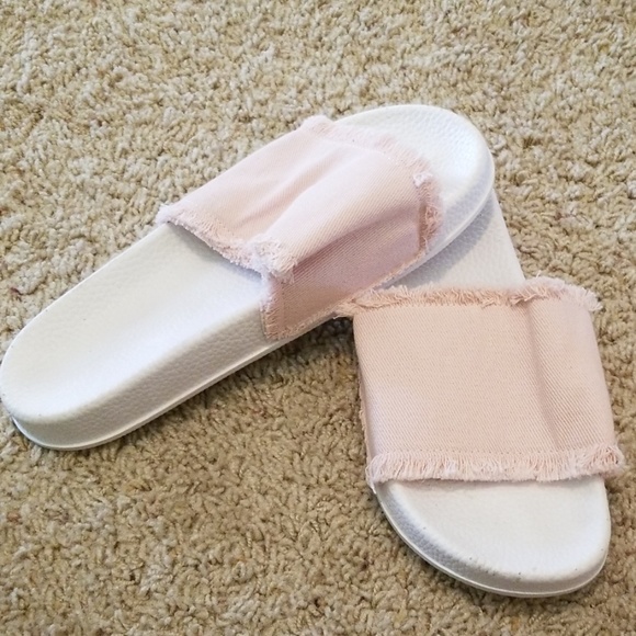 unknown Shoes - Pink slides